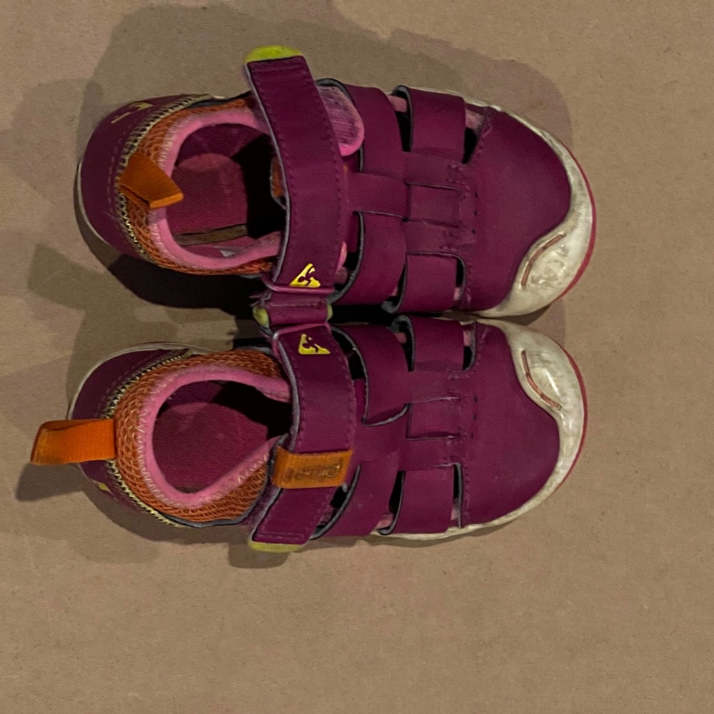 Plae Sam 2.0 kids sandals size 8